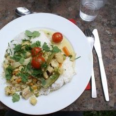 Samstag Mittag: Fisch-Curry an diversem Gemüse mit wahlweise Petersilie und Koriander und Basmatireis
