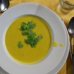 Endlich wieder essen :-)) Sonntag Mittag: Karotten-Ingwer Suppe an Koriander
