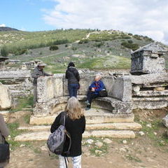 Gang durch Hierapolis