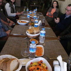 Mittagessen in Gölhisar im "Ardic", das Bistro von Ünals Frau Sit und Sohn Ardic.