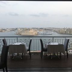 Blick vom Panoramarestaurant des British Hotel auf den Grand Harbour