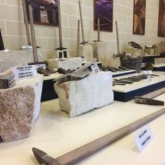 Die verschiedene Werkzeuge der Kalksteinbearbeitung im Laufe der Zeit