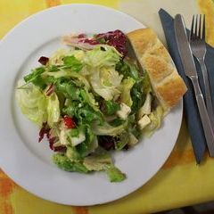 Sonntag grüner Salat mit Feta als Vorspeise