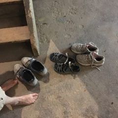 Das Werstatt Klo verstopft! Ohne Schuhe müssen nun alle ins Wohnhaus aufs WC