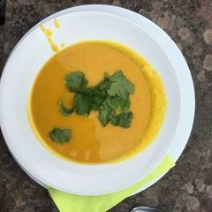 Sonntag Mittag: Kürbis-Karottensuppe mit Koriander oder Petersilie