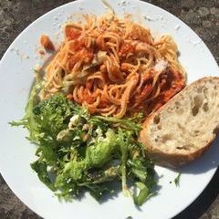 Sonntag Mittag Sphagetti mit vegetarischer Bolognese und Salat