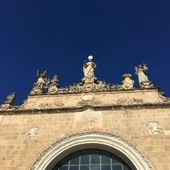 Die Eingangsfassade der Basilika Santa Caterina d'Alessandria in Galatina.