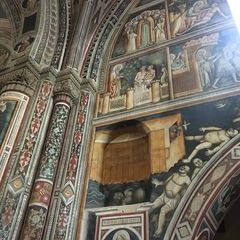 Doch die Fresken im Inneren der Basilika sind einzigartig !