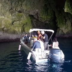 Grottenerkundung auf der Suche nach dem blauen Wasser!