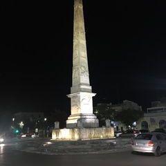 Obelisk, errichtet 1822 zu Ehren von Ferdinand I.