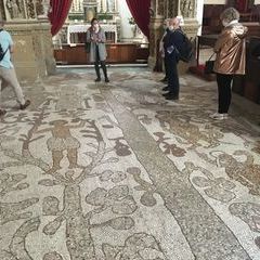 Das 600 qm große Bodenmosaik des Künstlers Pantaleone aus dem frühen Mittelalter.