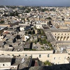 Palazzo Rollo in Lecce, die erste Etappe. Der Dachgarten von oben gesehen.