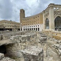 4 Epochen Zeitgeschichte in Lecce auf nur einem Foto!