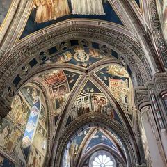 Die spektakulären Fresken im Innern der Basilika.