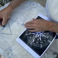 Auf die ausgesuchten Steine werden die Ideen aufgezeichnet