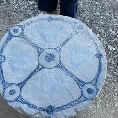 Runde Formen in Stein und Blüte. Inspirationen lauern überall ;-)