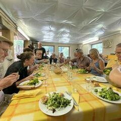 Samstag Mittag war`s einfach zu heiß für ein Outdoor Mittagessen am Altar :-(