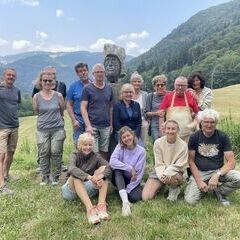 Die KursteilnehmerInnen von Kurs K4-26 mit Kursleiter vorne rechts