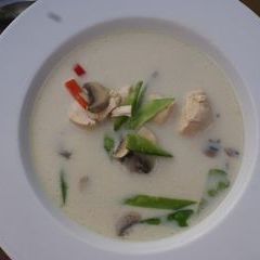 Tom Ka Gai Suppe für alle ! - Thailändisches von einer Rothemdteilnehmerin