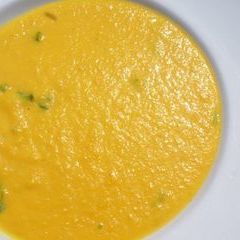 Karotten Ingwer Suppe als Vorspeise des 4Gang Menüs am Sonntag