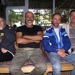 von links: Ünals Frau Sit, ÜNAL, der Chef von Gölbeton und unser Gastgeber Ihsan