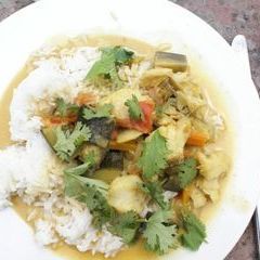 Fischcurry mit Reis am Sonntag Mittag